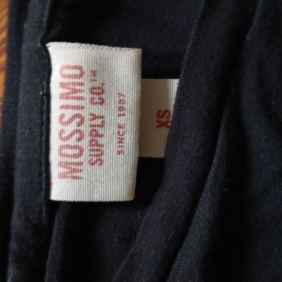 💟V-neck tee - Picture 3 of 5